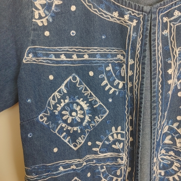 Vintage Denim Shacket Embroidered Denim  medium - Picture 3 of 9